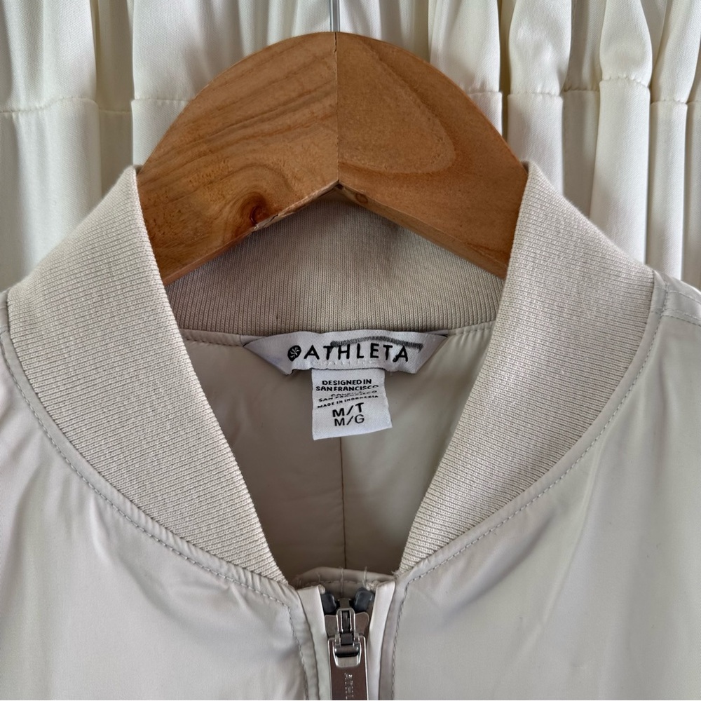 Athleta Sateen Bomber Puffer Jacket Cream Women Medium Tall Oversized Athleisure - Picture 4 of 8